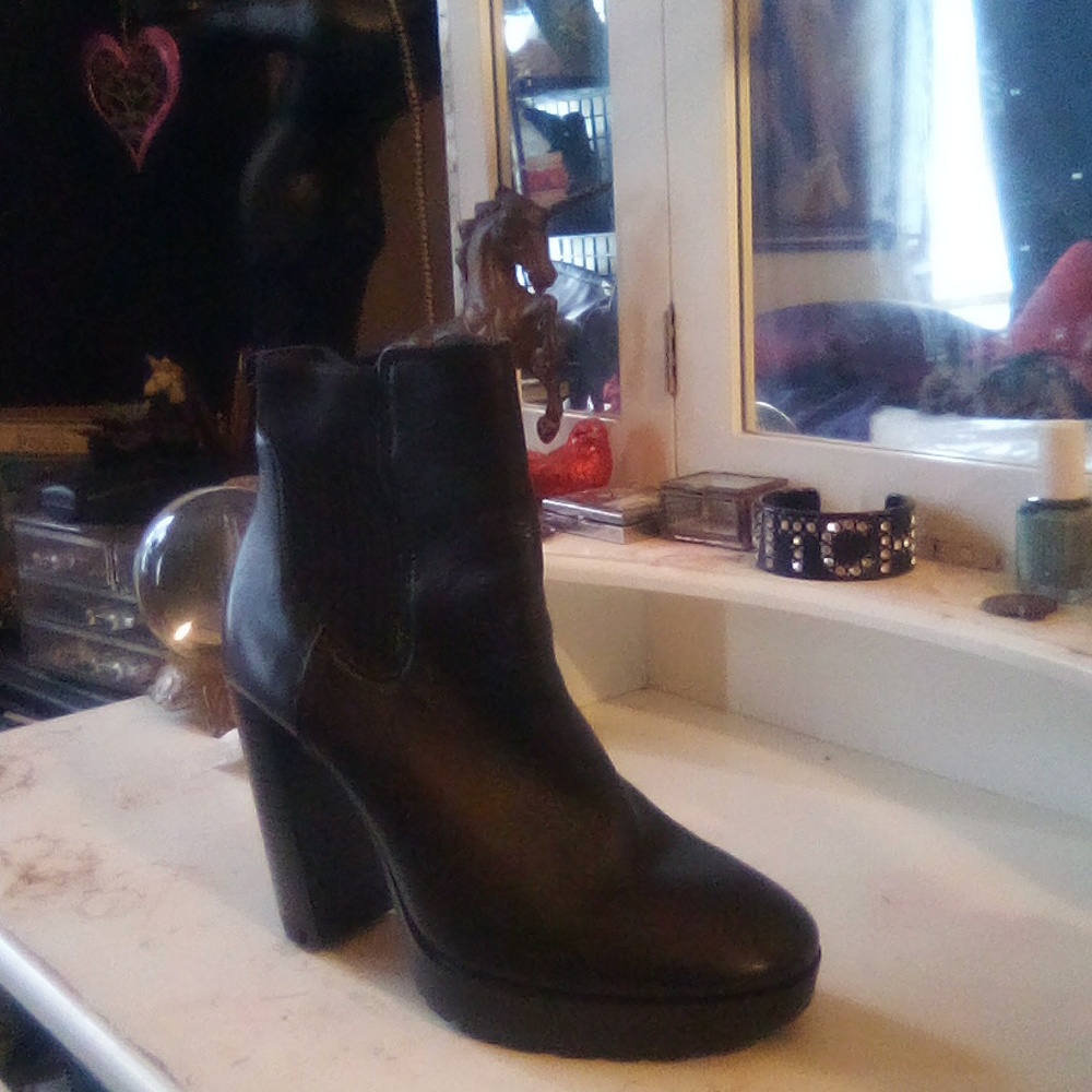 Kenneth Cole - Picture 3 of 3